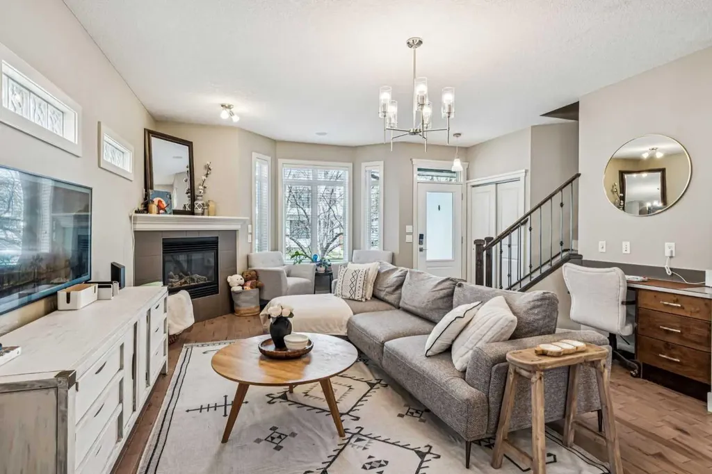 217 17 Avenue NE Calgary AB T2E1L9
