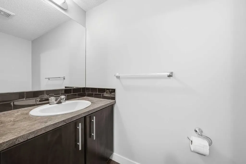 2445 Kingsland Road SE Airdrie AB T4A0B6