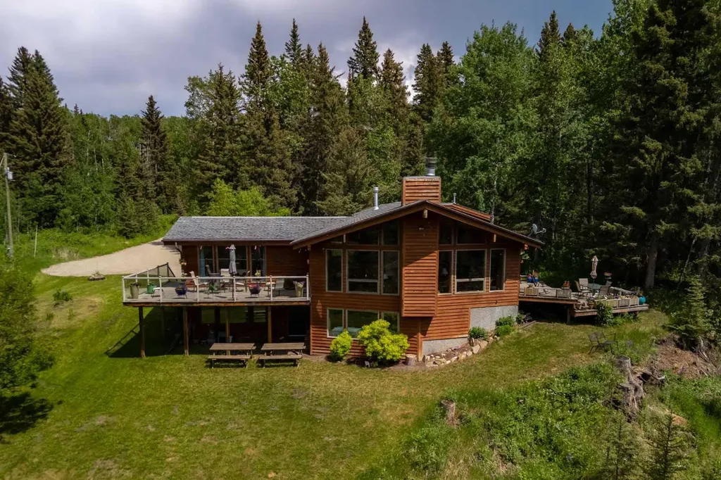 4252 Township Road 322 Rural Mountain View County AB T0M 1X0
