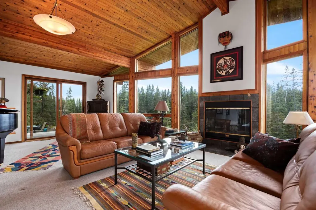 4252 Township Road 322 Rural Mountain View County AB T0M 1X0