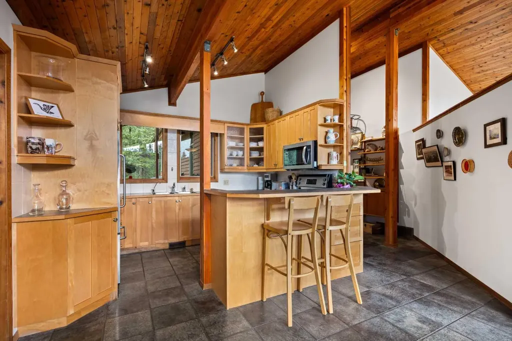 4252 Township Road 322 Rural Mountain View County AB T0M 1X0