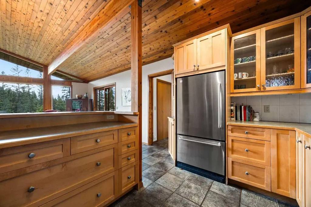 4252 Township Road 322 Rural Mountain View County AB T0M 1X0