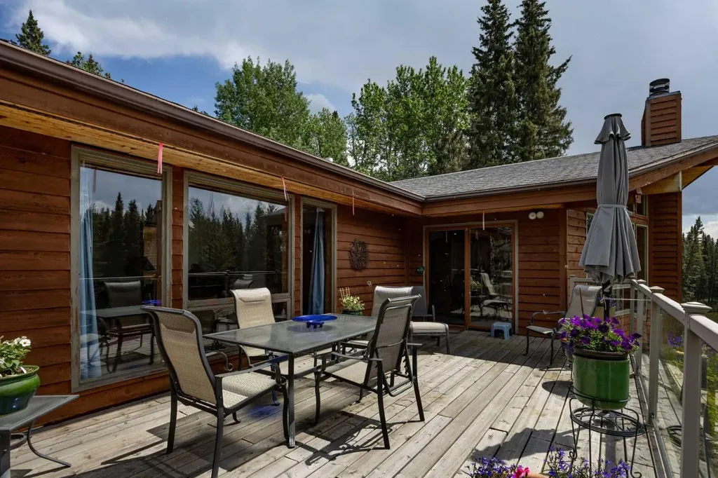 4252 Township Road 322 Rural Mountain View County AB T0M 1X0