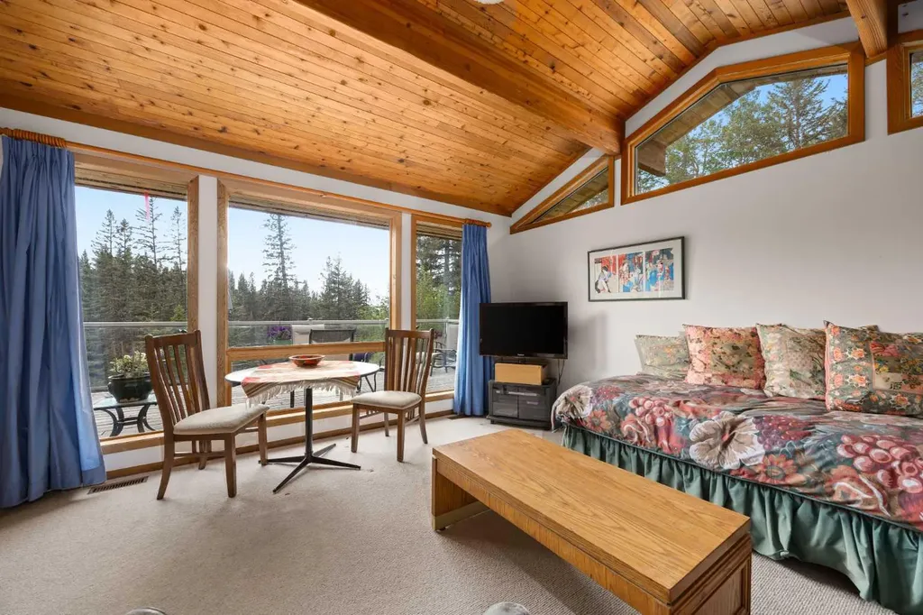 4252 Township Road 322 Rural Mountain View County AB T0M 1X0