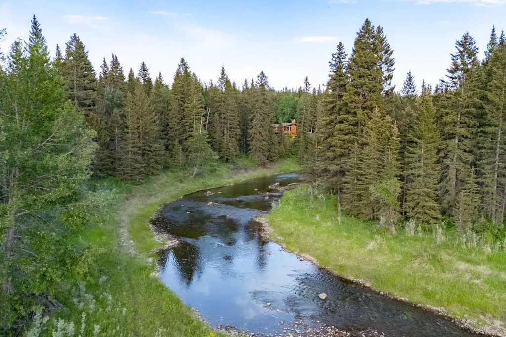 4252 Township Road 322 Rural Mountain View County AB T0M 1X0