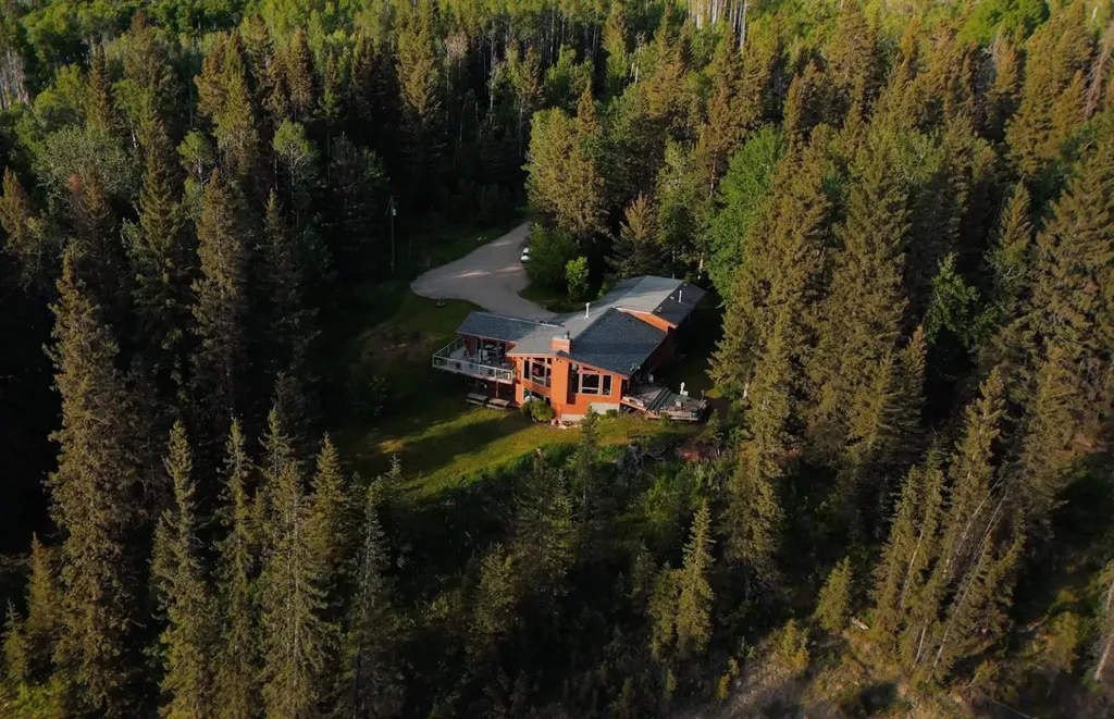 4252 Township Road 322 Rural Mountain View County AB T0M 1X0