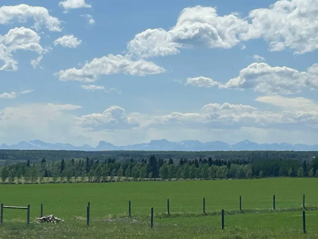 4252 Township Road 322 Rural Mountain View County AB T0M 1X0