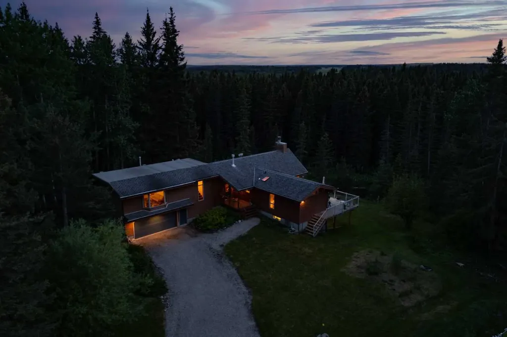 4252 Township Road 322 Rural Mountain View County AB T0M 1X0