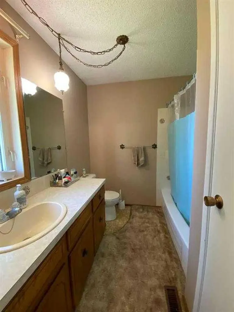 34066 Range Road 45 Rural Mountain View County AB T0M 1X0
