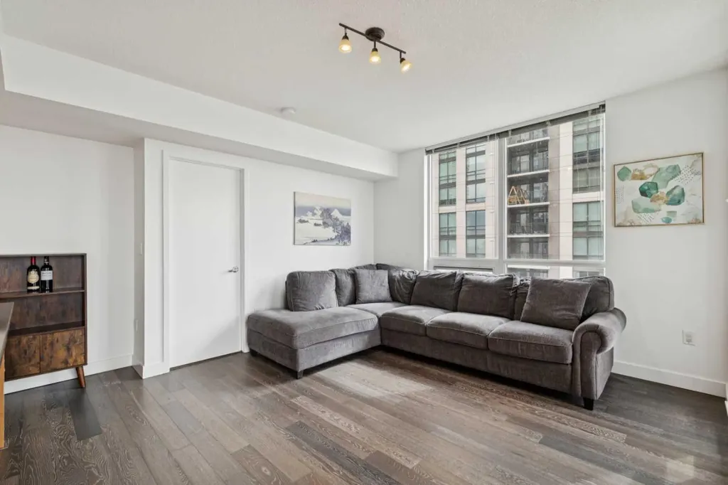 1118 12 Avenue SW Calgary AB T2R 0P4