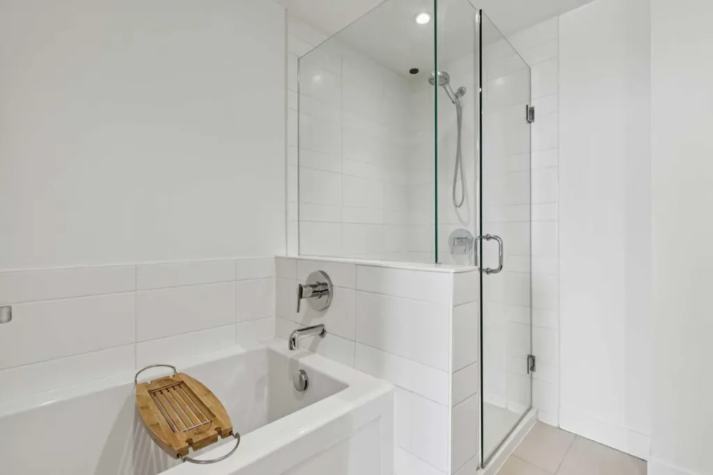 1118 12 Avenue SW Calgary AB T2R 0P4