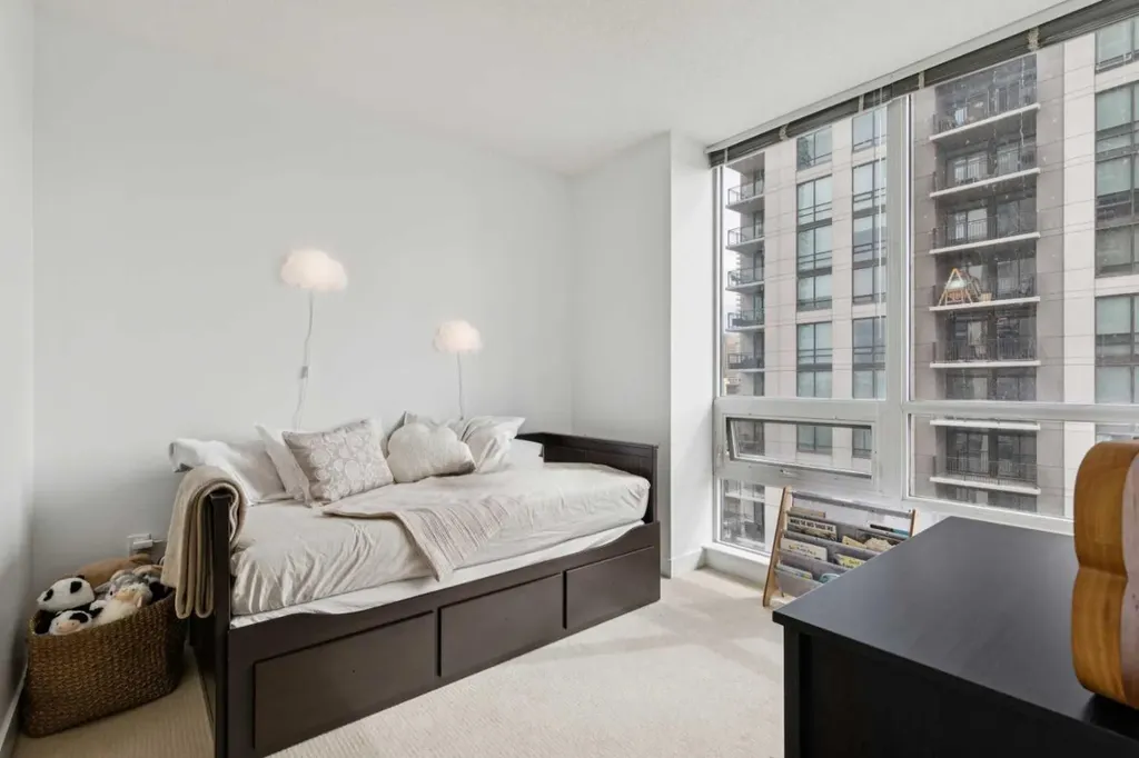 1118 12 Avenue SW Calgary AB T2R 0P4