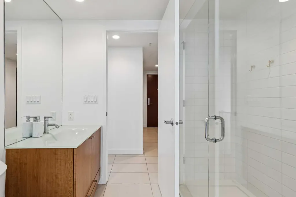 1118 12 Avenue SW Calgary AB T2R 0P4