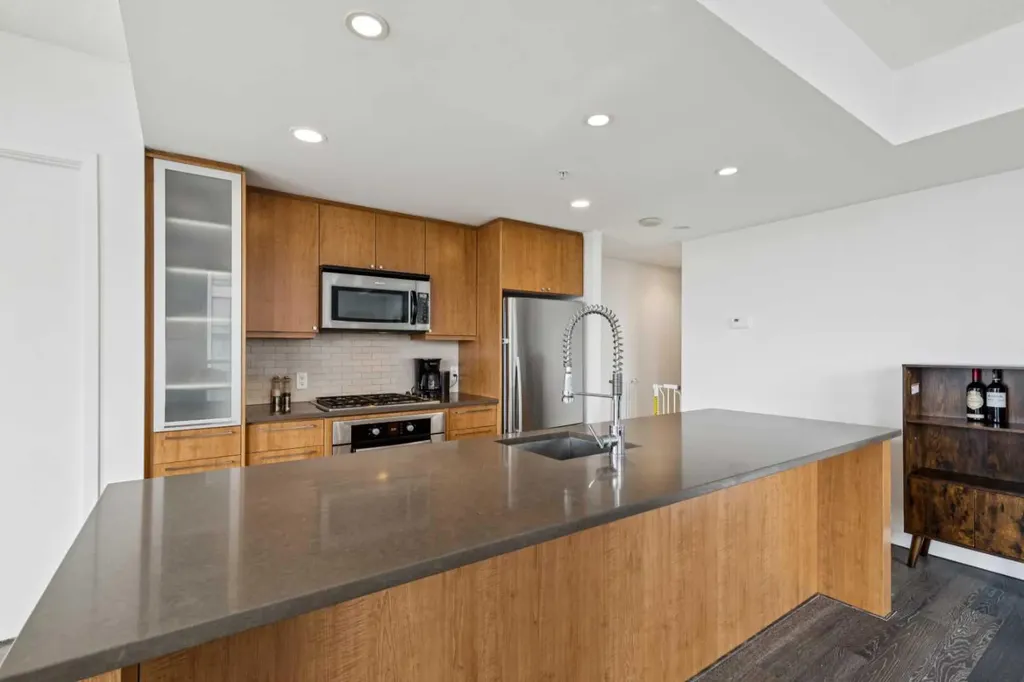 1118 12 Avenue SW Calgary AB T2R 0P4