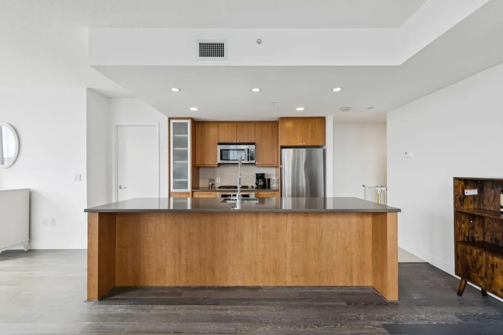 1118 12 Avenue SW Calgary AB T2R 0P4