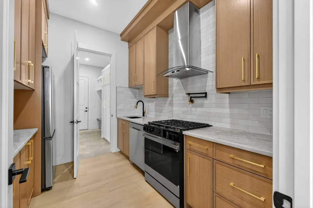 960 South Shore Terrace Chestermere AB T1X 2S2
