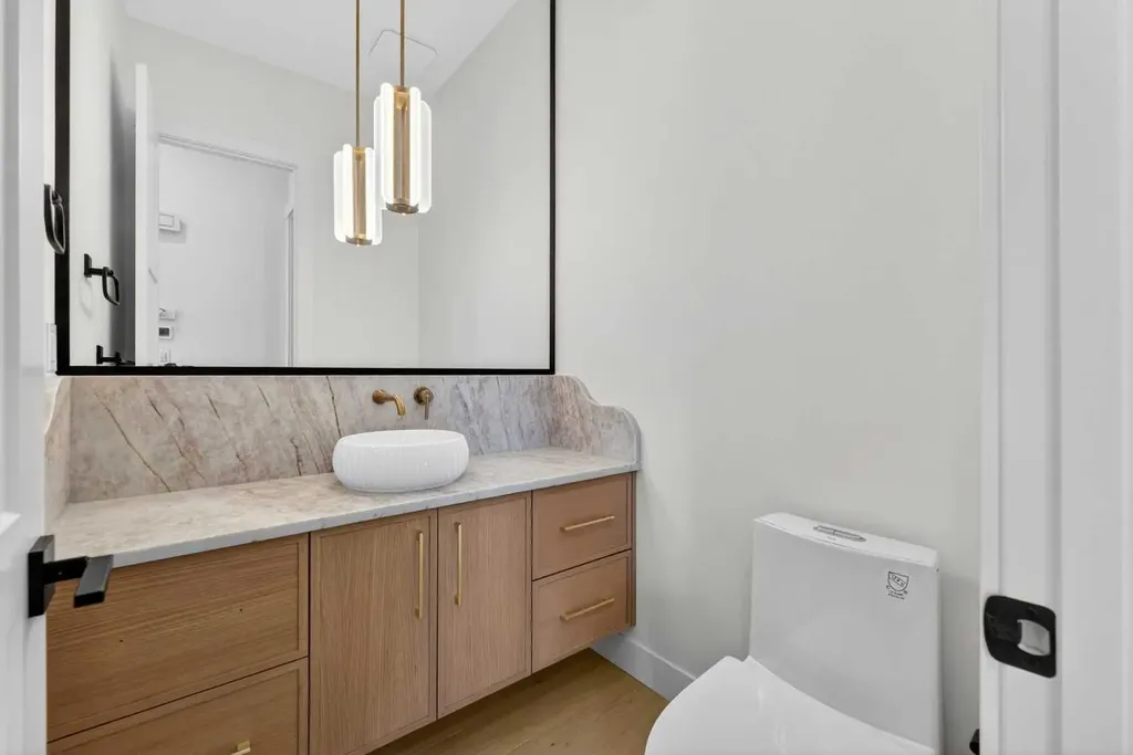 960 South Shore Terrace Chestermere AB T1X 2S2
