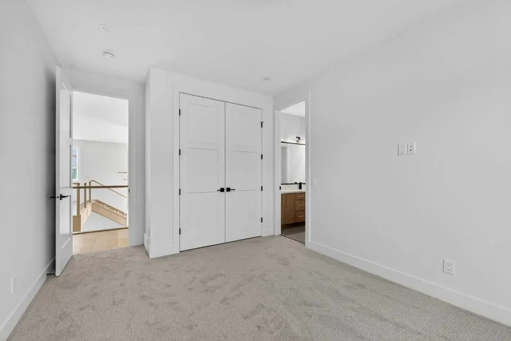 960 South Shore Terrace Chestermere AB T1X 2S2
