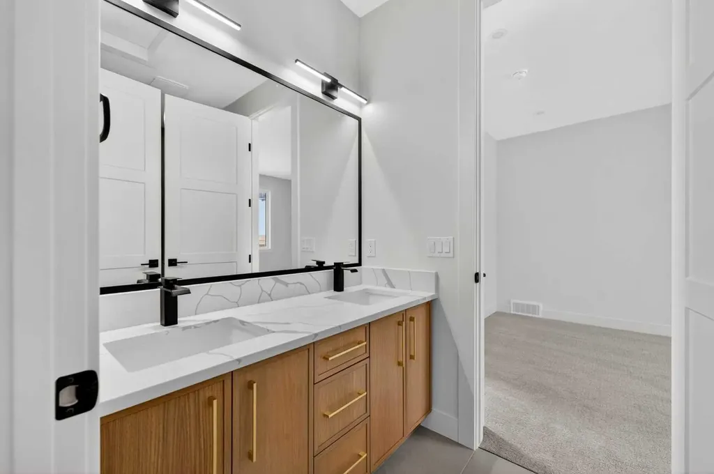 960 South Shore Terrace Chestermere AB T1X 2S2
