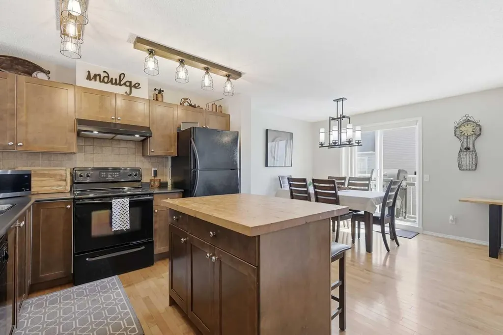 270 Elgin Way SE Calgary AB T2Z 4T4