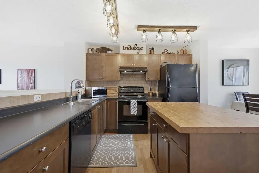 270 Elgin Way SE Calgary AB T2Z 4T4