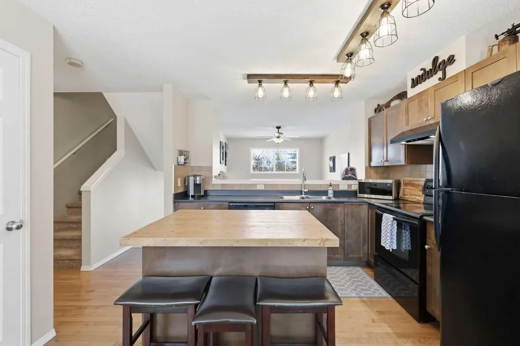 270 Elgin Way SE Calgary AB T2Z 4T4