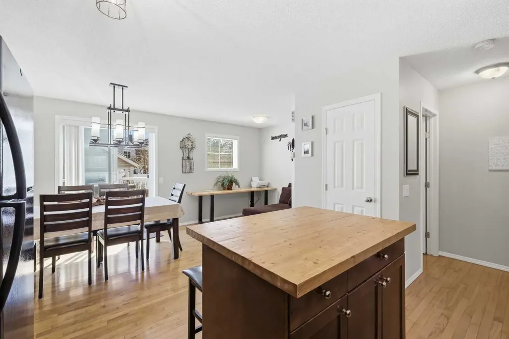 270 Elgin Way SE Calgary AB T2Z 4T4