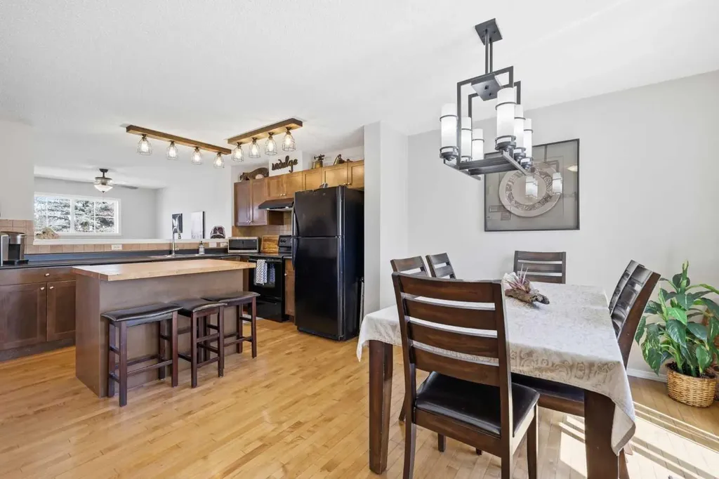 270 Elgin Way SE Calgary AB T2Z 4T4