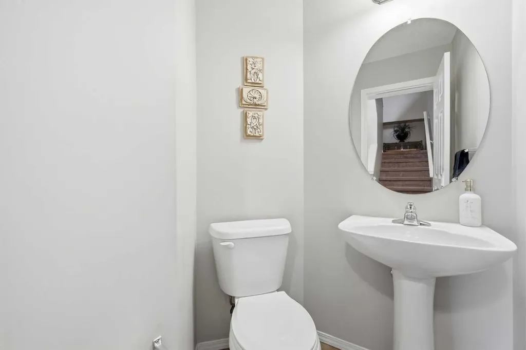 270 Elgin Way SE Calgary AB T2Z 4T4