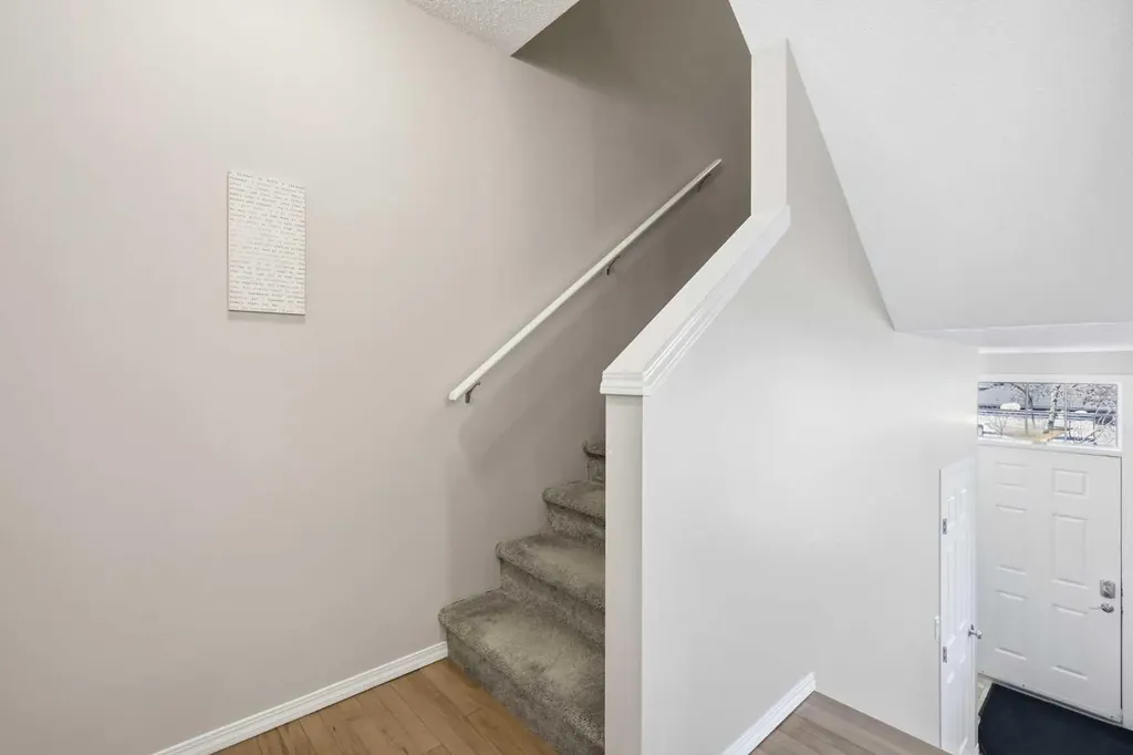 270 Elgin Way SE Calgary AB T2Z 4T4