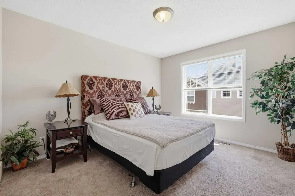 270 Elgin Way SE Calgary AB T2Z 4T4