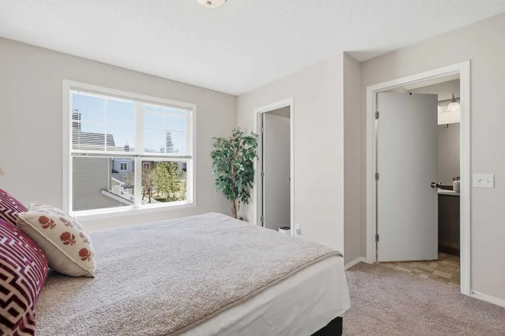 270 Elgin Way SE Calgary AB T2Z 4T4