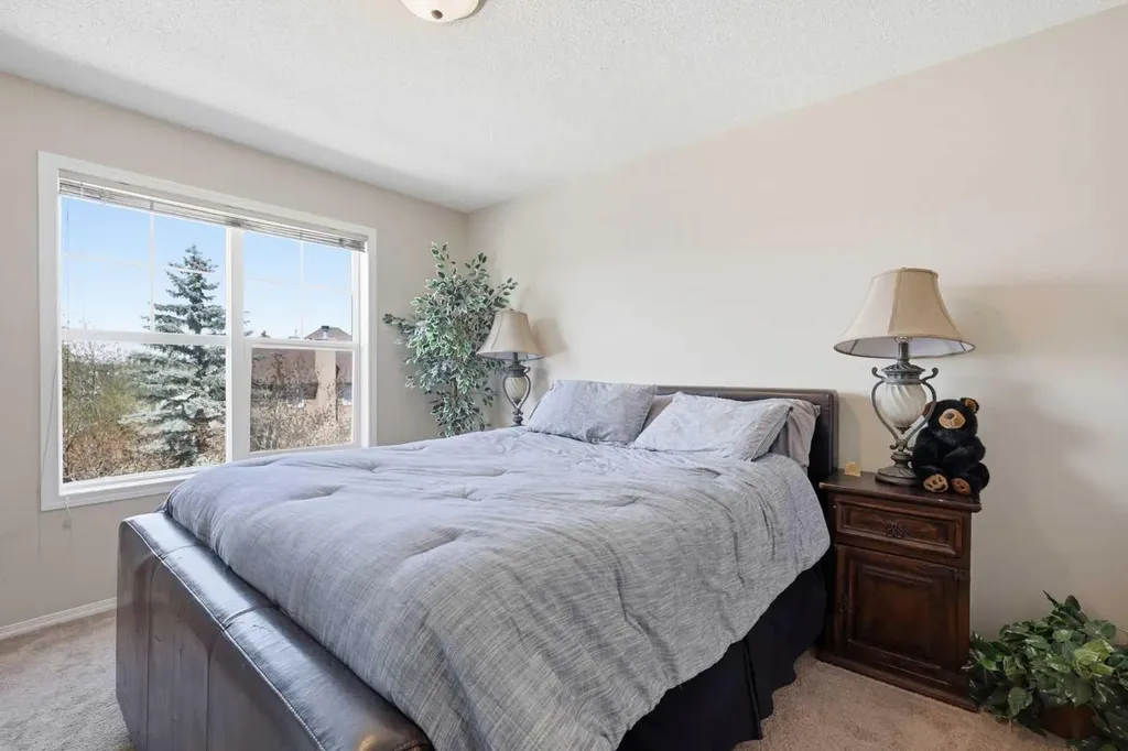 270 Elgin Way SE Calgary AB T2Z 4T4