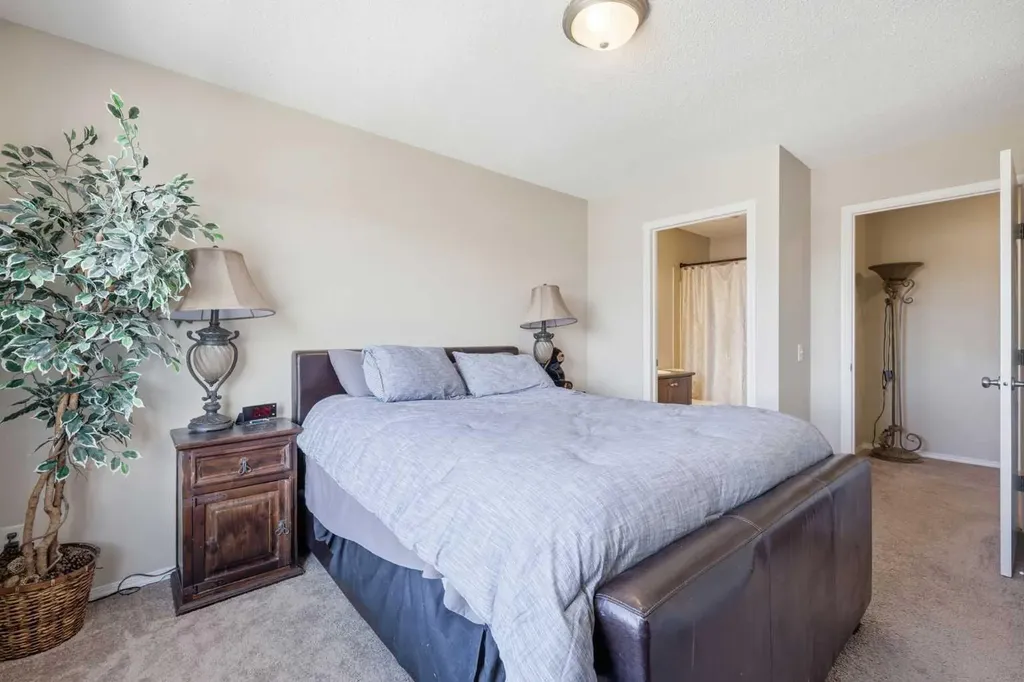 270 Elgin Way SE Calgary AB T2Z 4T4