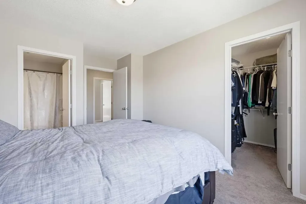 270 Elgin Way SE Calgary AB T2Z 4T4