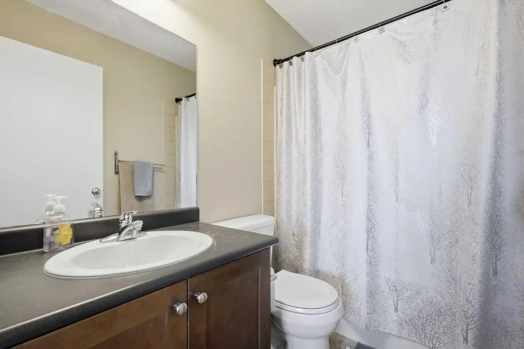 270 Elgin Way SE Calgary AB T2Z 4T4