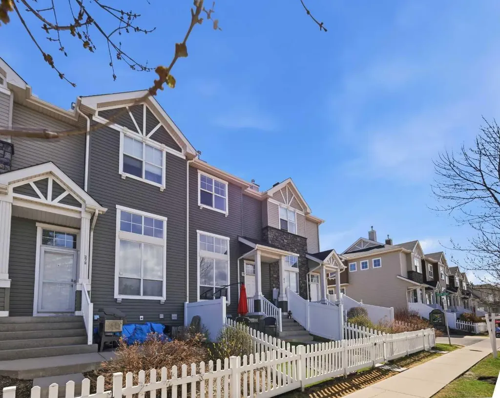 270 Elgin Way SE Calgary AB T2Z 4T4