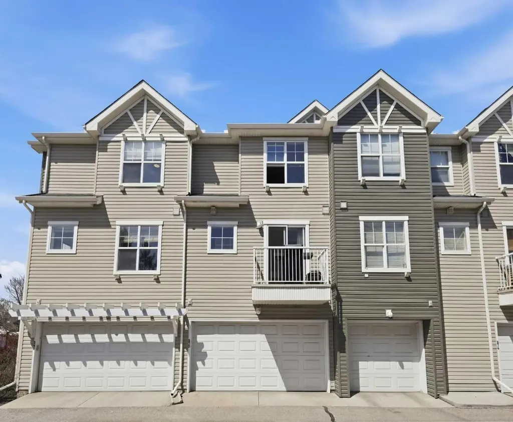 270 Elgin Way SE Calgary AB T2Z 4T4