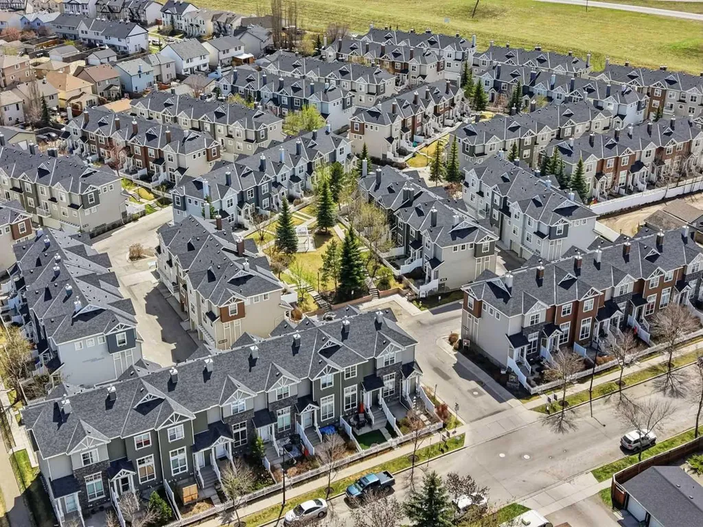270 Elgin Way SE Calgary AB T2Z 4T4