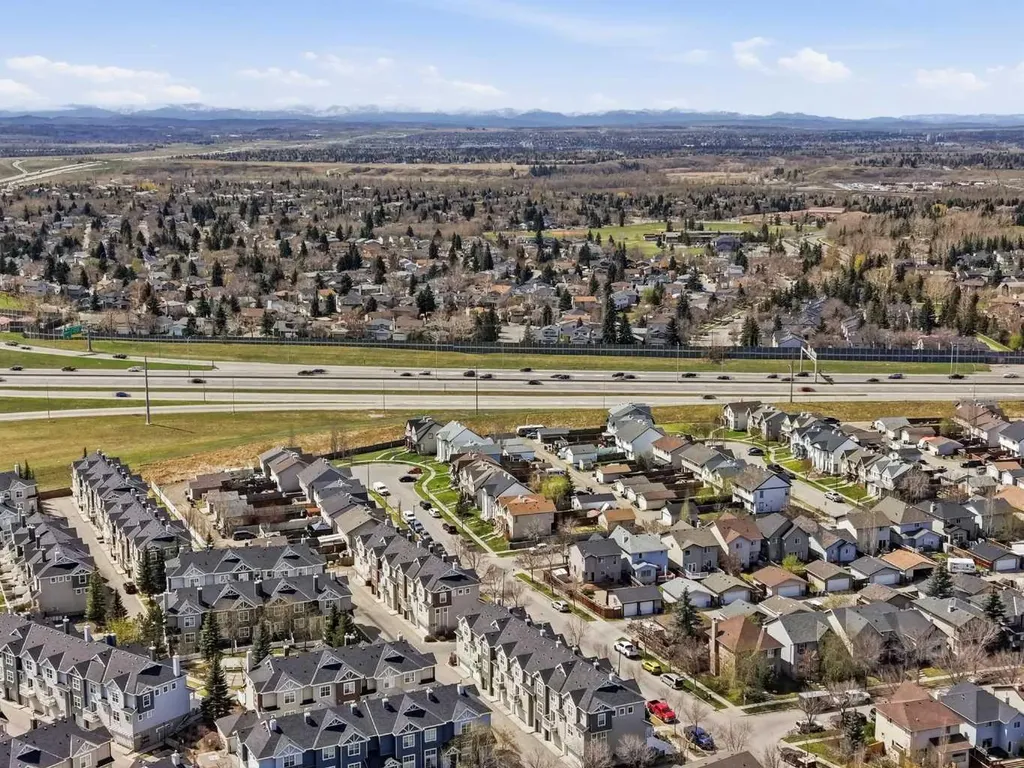 270 Elgin Way SE Calgary AB T2Z 4T4