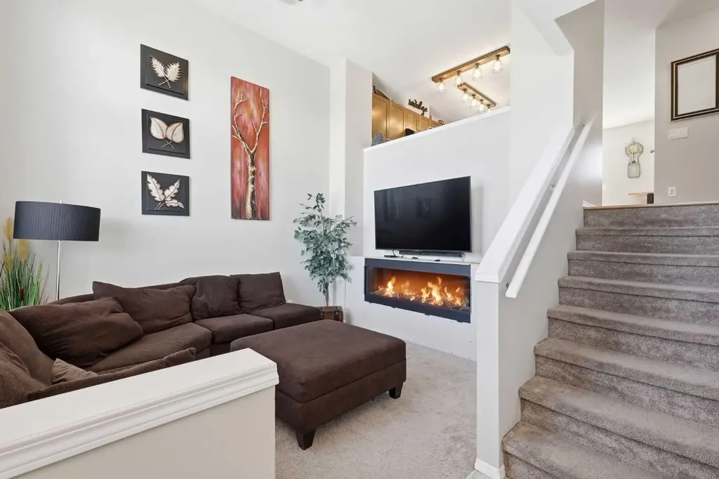 270 Elgin Way SE Calgary AB T2Z 4T4