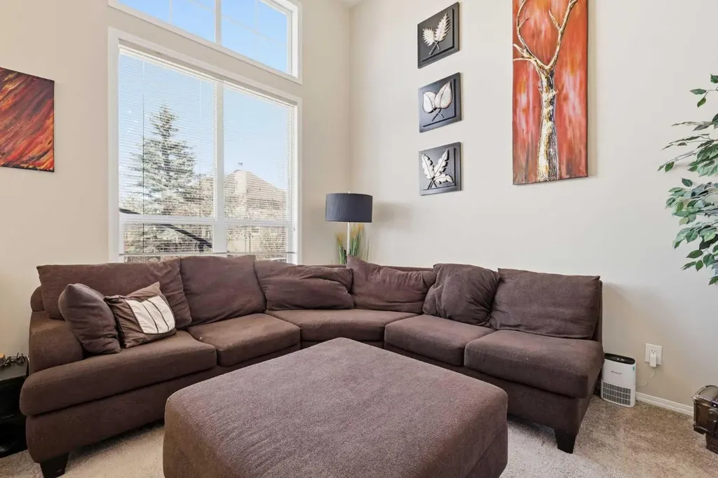 270 Elgin Way SE Calgary AB T2Z 4T4