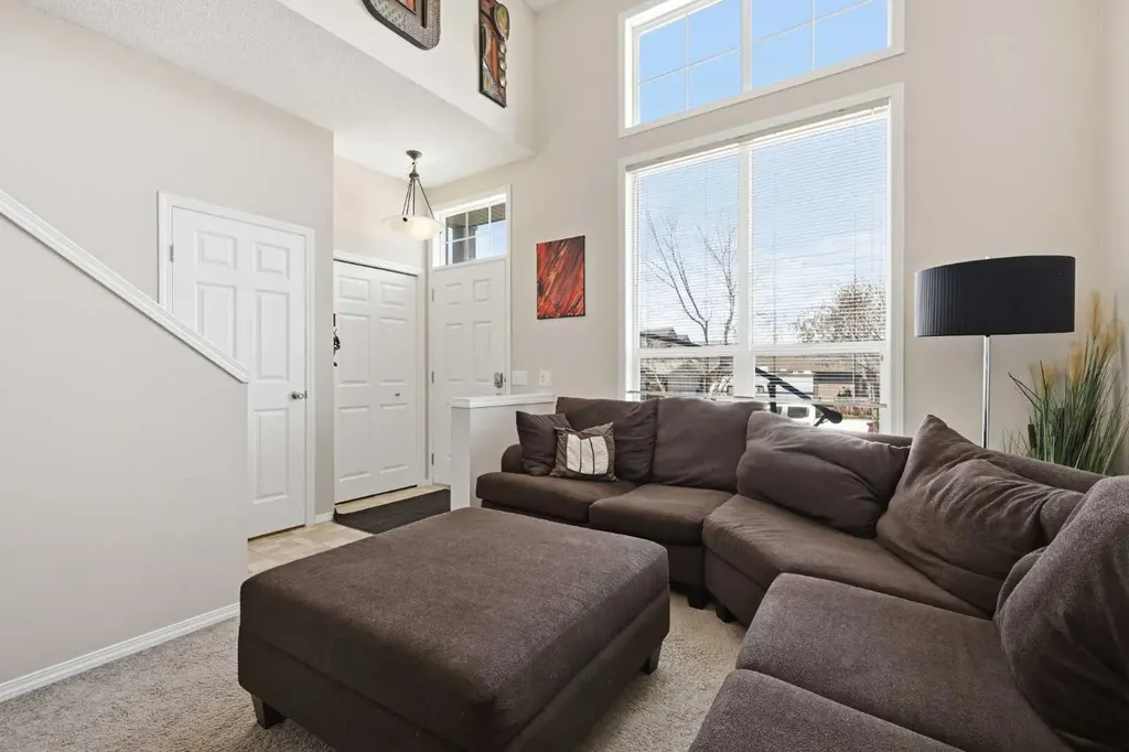 270 Elgin Way SE Calgary AB T2Z 4T4