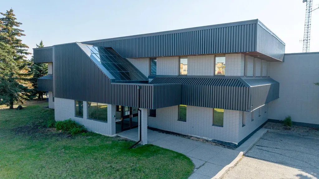 9717 97 Avenue Grande Prairie AB T8V 6L9