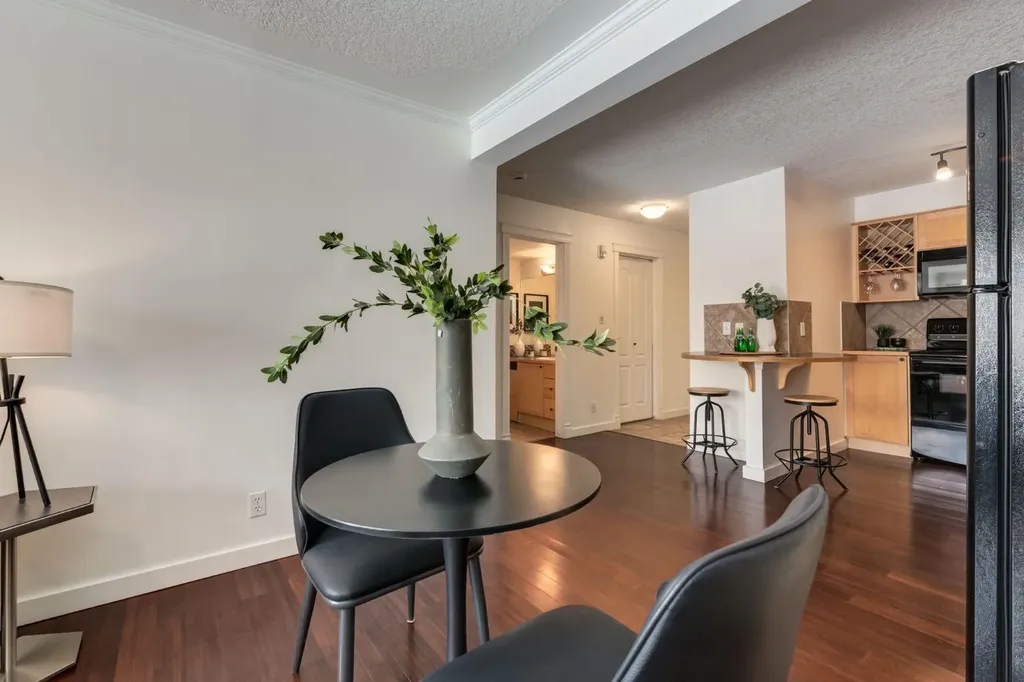 308 24 Avenue SW Calgary AB T2S 0K2