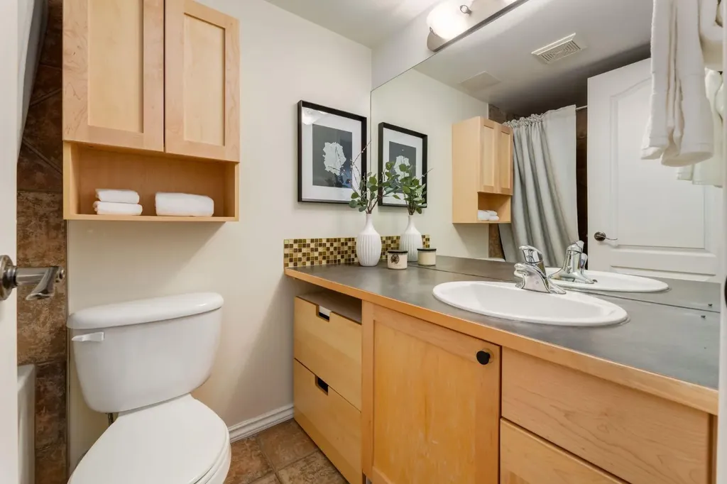 308 24 Avenue SW Calgary AB T2S 0K2