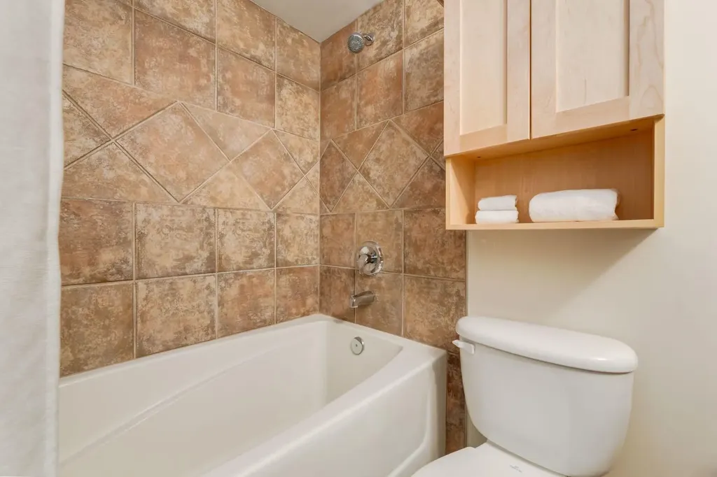 308 24 Avenue SW Calgary AB T2S 0K2