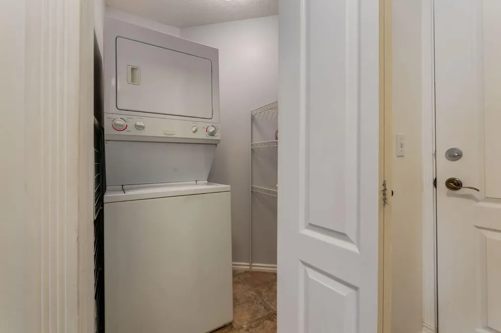 308 24 Avenue SW Calgary AB T2S 0K2