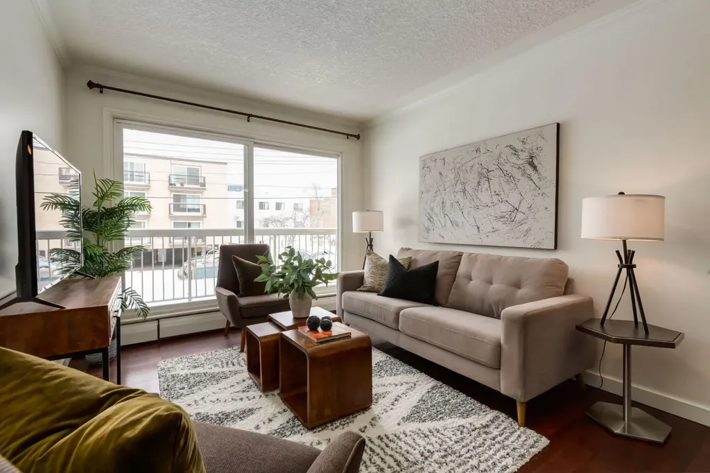 308 24 Avenue SW Calgary AB T2S 0K2