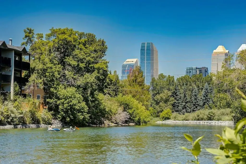 308 24 Avenue SW Calgary AB T2S 0K2